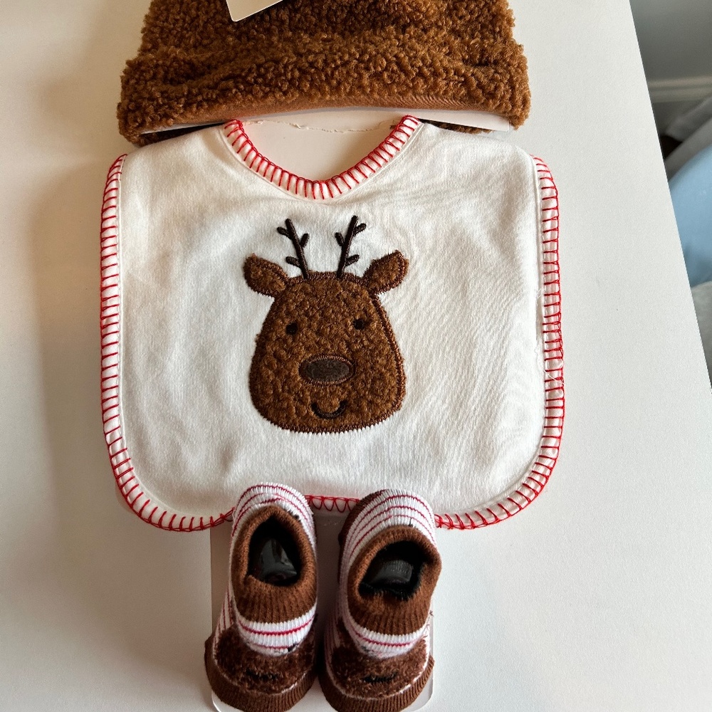 Baby reindeer hat/booties/bib set